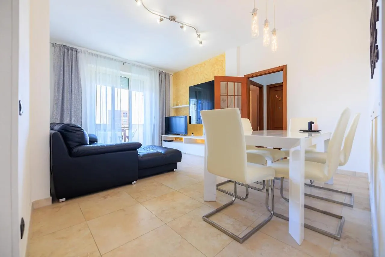 L' Essenziale Apartment Livorno Italy